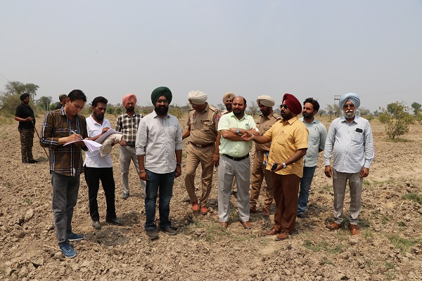 ਸਰਕਾਰ ਦੇ ਹੁਕਮਾਂ ਅਨੁਸਾਰ ਜਿ਼ਲ੍ਹਾ ਪ੍ਰਸ਼ਾਸਨ ਨੇ ਪੰਚਾਇਤੀ ਜਮੀਨ ਦਾ ਛੁਡਵਾਇਆ ਨਜਾਇਜ ਕਬਜਾ