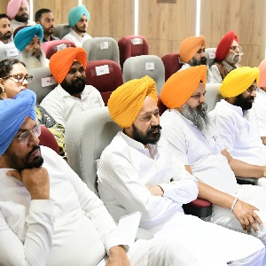 ਫਤਿਹਗੜ੍ਹ ਸਾਹਿਬ ਦੇ ਆਪ ਵਰਕਰਾਂ ਨਾਲ ਕੀਤੀ ਮੀਟਿੰਗ
