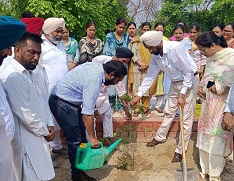 ਤੰਦਰੁਸਤ ਵਾਤਾਵਰਨ, ਸ਼ੁੱਧ ਹਵਾ ਅਤੇ ਆਲੇ ਦੁਆਲੇ ਦੀ ਸੁੰਦਰਤਾ ਲਈ ਪੌਦੇ ਲਗਾਉਣਾ ਸਮੇਂ ਦੀ ਅਹਿਮ ਲੋੜ