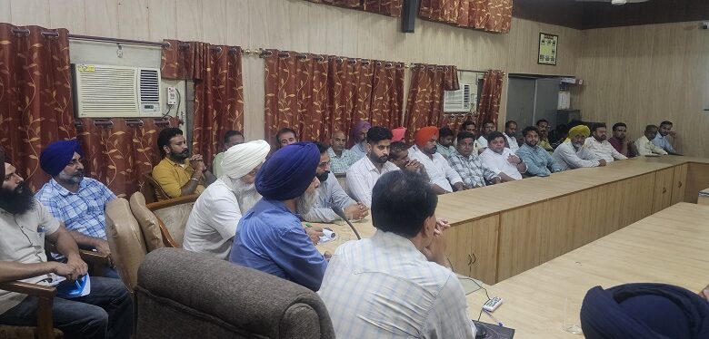 ਨਰਮੇ ਦੀ ਫਸਲ ਨੂੰ ਕੀੜਿਆਂ ਦੇ ਹਮਲੇ ਤੋਂ ਬਚਾਉਣ ਲਈ ਨਿਰੰਤਰ ਨਿਰੀਖਣ ਅਤੇ ਨਿਗਰਾਨੀ ਕਰਨ ਦੀ ਜ਼ਰੂਰਤ: ਡਾ ਵਿਜੇ ਕੁਮਾਰ 