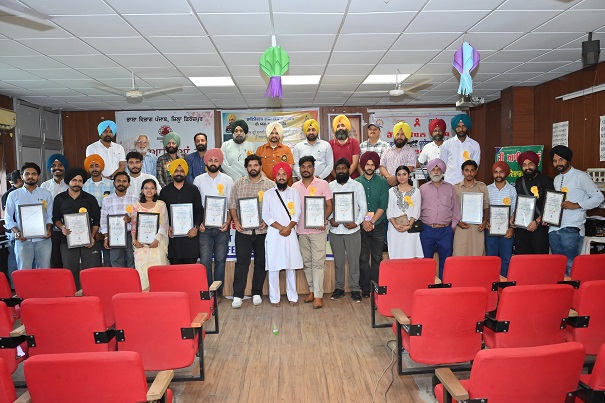ਜ਼ਿਲ੍ਹਾ ਭਾਸ਼ਾ ਦਫ਼ਤਰ ਫ਼ਿਰੋਜ਼ਪੁਰ ਵੱਲੋਂ ਕਰਵਾਇਆ ਗਿਆ ਪਦਮ ਸ੍ਰੀ ਸੁਰਜੀਤ ਪਾਤਰ ਨੂੰ ਸਮਰਪਿਤ ਸ਼ਾਨਦਾਰ ਕਵੀ ਦਰਬਾਰ