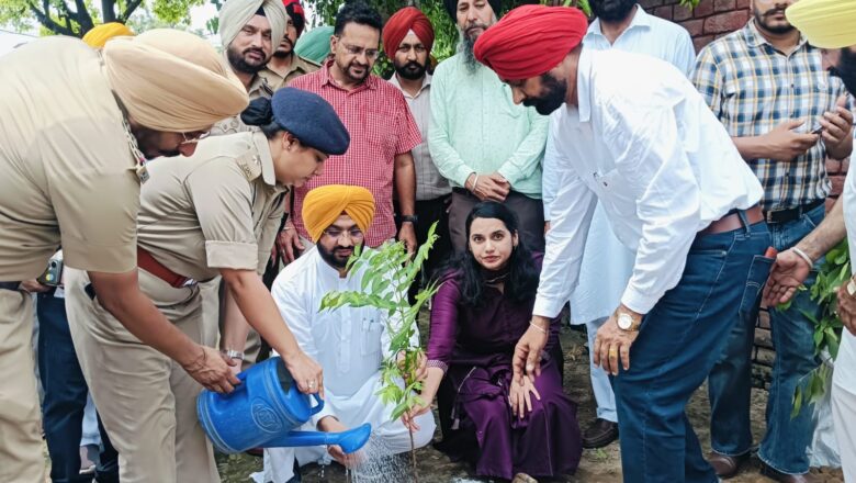 ਖੰਨਾ ਸਬ ਡਵੀਜ਼ਨ ਦੇ ਪਿੰਡ ਈਸੜੂ ਵਿਖੇ ਸਰਕਾਰ ਤੁਹਾਡੇ ਦੁਆਰ ਕੈਂਪ ਦੌਰਾਨ ਲੋਕਾਂ ਦੀਆਂ ਸਮੱਸਿਆਵਾਂ ਸੁਣੀਆਂ