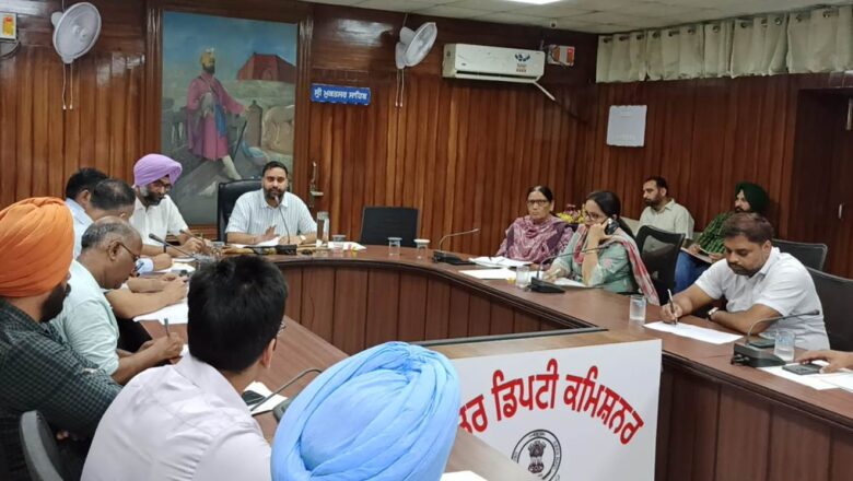 ਛੱਪੜਾਂ ਦੇ ਗੰਦੇ ਪਾਣੀ ਦੀ ਨਿਕਾਸੀ ਲਈ ਬਿਜਲੀ ਦੀਆਂ ਮੋਟਰਾਂ ਹੋਣੀਆਂ ਚਾਹੀਦੀਆਂ ਹਨ ਚਾਲੂ ਹਾਲਤ ਵਿੱਚ — ਡਿਪਟੀ ਕਮਿਸ਼ਨਰ