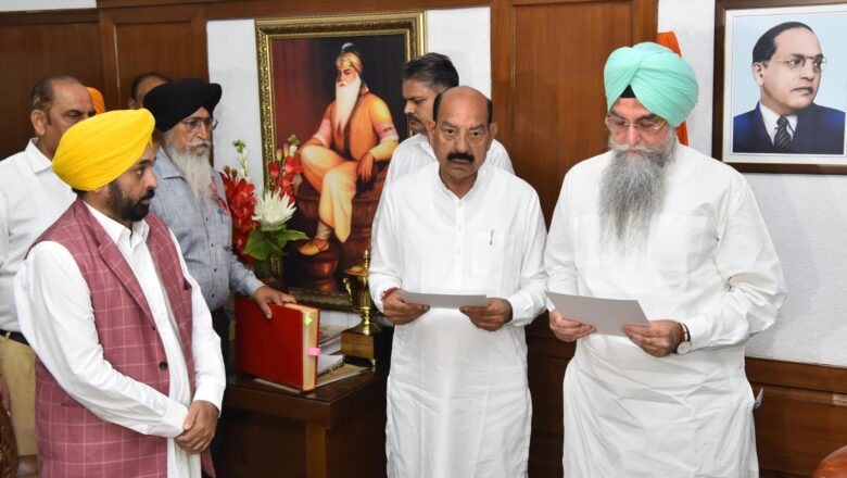 ਮੋਹਿੰਦਰ ਭਗਤ ਨੇ ਮੁੱਖ ਮੰਤਰੀ ਦੀ ਹਾਜ਼ਰੀ ਵਿੱਚ ਵਿਧਾਇਕ ਵਜੋਂ ਹਲਫ਼ ਲਿਆ