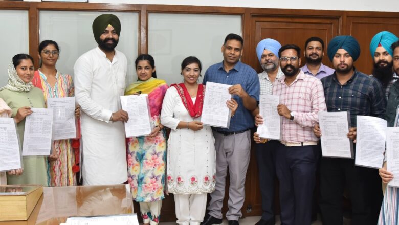 ਪੰਚਾਇਤ ਮੰਤਰੀ ਲਾਲਜੀਤ ਸਿੰਘ ਭੁੱਲਰ ਨੇ 10 ਸਟੈਨੋ-ਟਾਈਪਿਸਟਾਂ ਨੂੰ ਸੌਂਪੇ ਨਿਯੁਕਤੀ ਪੱਤਰ