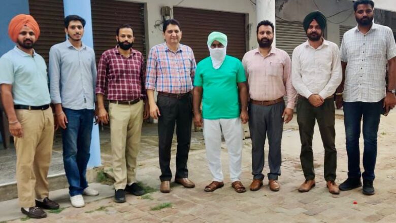 ਵਿਜੀਲੈਂਸ ਬਿਊਰੋ ਨੇ ਪ੍ਰਾਈਵੇਟ ਵਿਅਕਤੀ ਨੂੰ ਪਿੰਡ ਵਾਸੀ ਤੋਂ ਹੀ 50,000 ਰੁਪਏ ਦੀ ਰਿਸ਼ਵਤ ਲੈਂਦਿਆਂ ਕੀਤਾ ਕਾਬੂ