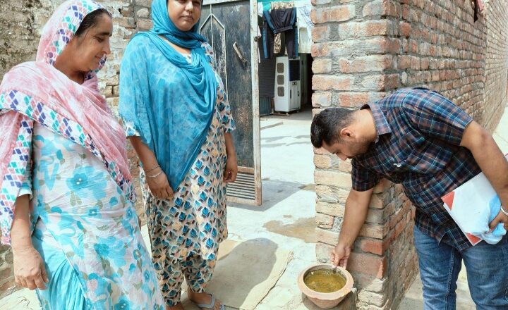 ਐਂਟੀ ਡੇਂਗੂ ਮਹੀਨੇ ਦੇ ਸੰਬੰਧ ਵਿੱਚ ਸਿਹਤ ਟੀਮਾਂ ਵੱਲੋ ਘਰ-ਘਰ ਕੀਤੀ ਗਈ ਚੈਕਿੰਗ
