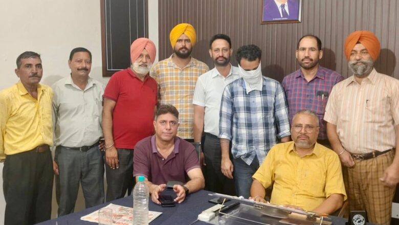 4,000 ਰੁਪਏ ਰਿਸ਼ਵਤ ਲੈਂਦਾ ਪਟਵਾਰੀ ਵਿਜੀਲੈਂਸ ਬਿਊਰੋ ਵੱਲੋਂ ਕਾਬੂ