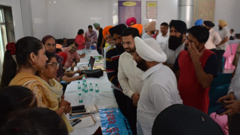 ‘ਆਪ ਦੀ ਸਰਕਾਰ ਆਪ ਦੇ ਦੁਆਰ’ ਪ੍ਰੋਗਰਾਮ ਤਹਿਤ ਪਿੰਡ ਲਾਂਡਰਾਂ ਵਿਖੇ ਸੁਵਿਧਾ ਕੈਂਪ