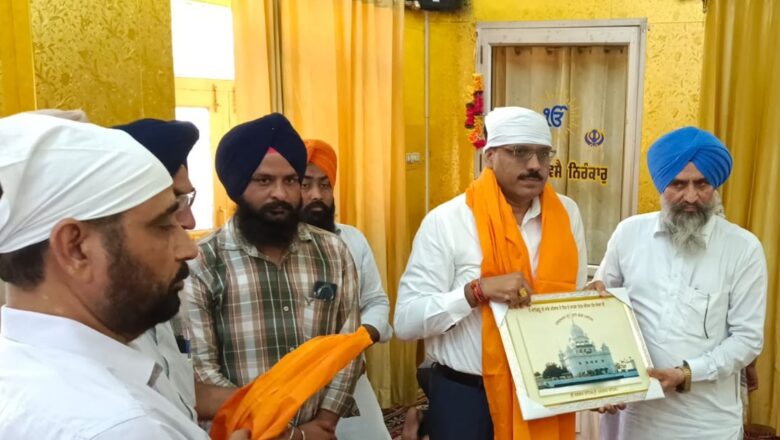 ਡਿਪਟੀ ਕਮਿਸ਼ਨਰ ਸ੍ਰੀ ਰਾਜੇਸ਼ ਤ੍ਰਿਪਾਠੀ  ਗੁਰਦੁਆਰਾ ਸਾਹਿਬ ਅਤੇ  ਸਿ਼ਵ ਮੰਦਰ ਵਿਖੇ ਹੋਏ ਨਤਮਸਤਕ