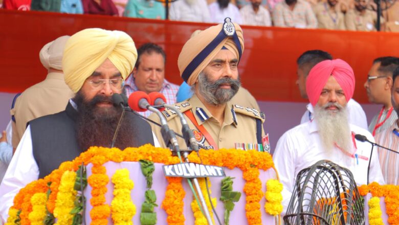 ਆਜ਼ਾਦੀ ਦਿਵਸ ਮੌਕੇ ਖੇਤੀ ਮੰਤਰੀ ਨੇ ਗੁਰੂ ਨਾਨਕ ਸਟੇਡੀਅਮ ਵਿਖੇ ਲਹਿਰਾਇਆ ਤਿਰੰਗਾ