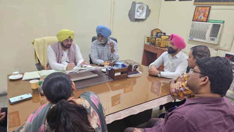 ਕੈਬਨਿਟ ਮੰਤਰੀ  ਈ.ਟੀ.ਓ ਨੇ ਸਿਵਲ ਹਸਪਤਾਲ ਮਾਨਾਵਾਲਾ ਦੀ ਕੀਤੀ ਅਚਨਚੇਤ ਚੈਕਿੰਗ       