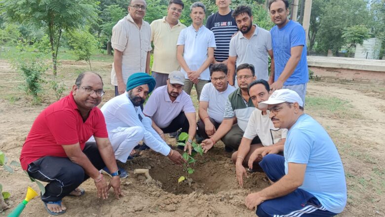 ਵਾਟਰ ਵਰਕਸ ਜਵਾਹਰਕੇ ਵਿਖੇ ਫਲਦਾਰ ਅਤੇਛਾਂਦਾਰ ਬੂਟੇ ਲਗਾਏ