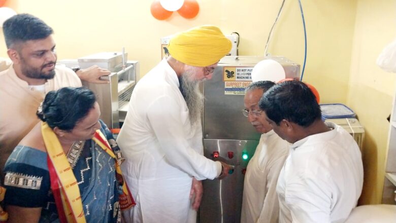 ਬਾਲਾ ਜੀ ਲੰਗਰ ਸੇਵਾ ਸੰਮਤੀ ਵਲੋਂ ਰੋਟੀਆਂ ਬਣਾਉਣ ਵਾਲੀ ਮਸ਼ੀਨ ਲਗਾਈ ਗਈ