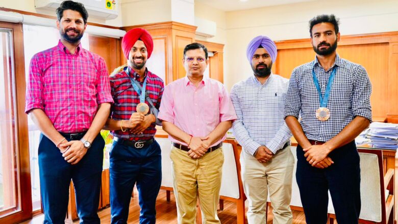 ਪੰਜਾਬ ਦੇ ਮੁੱਖ ਸਕੱਤਰ ਅਨੁਰਾਗ ਵਰਮਾ ਨੇ ਓਲੰਪਿਕਸ ਤਮਗ਼ਾ ਜੇਤੂ ਪੀ.ਸੀ.ਐਸ. ਅਫਸਰ ਹਾਕੀ ਖਿਡਾਰੀਆਂ ਨੂੰ ਦਿੱਤੀ ਮੁਬਾਰਕਬਾਦ