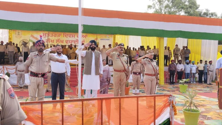 ਕੈਬਨਿਟ ਮੰਤਰੀ ਲਾਲਜੀਤ ਸਿੰਘ ਭੁੱਲਰ ਨੇ ਆਜ਼ਾਦੀ ਦਿਵਸ ਮੌਕੇ ਫ਼ਿਰੋਜ਼ਪੁਰ ‘ਚ ਲਹਿਰਾਇਆ ਤਿਰੰਗਾ