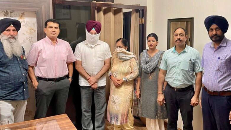 ਨਰਸਿੰਗ ਪ੍ਰੀਖਿਆਵਾਂ ਵਿੱਚ ਬੇਨਿਯਮੀਆਂ ਕਰਨ ਦੇ ਦੋਸ਼ ਹੇਠ ਪੀ.ਐਨ.ਆਰ.ਸੀ. ਦੀ ਸਾਬਕਾ ਰਜਿਸਟਰਾਰ ਚਰਨਜੀਤ ਕੌਰ ਚੀਮਾ ਤੇ ਡਾ. ਅਰਵਿੰਦਰਵੀਰ ਸਿੰਘ ਗਿੱਲ ਨੂੰ ਵਿਜੀਲੈਂਸ ਬਿਊਰੋ ਨੇ ਕੀਤਾ ਗ੍ਰਿਫਤਾਰ