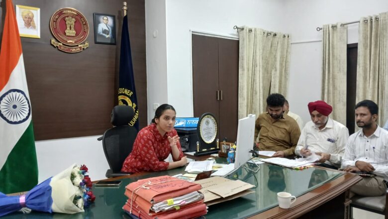 ਡਿਪਟੀ ਕਮਿਸ਼ਨਰ ਸਾਕਸੀ ਸਾਹਨੀ ਵੱਲੋਂ  ਸਮੀਖਿਆ ਮੀਟਿੰਗ ਦੀ ਪ੍ਰਧਾਨਗੀ