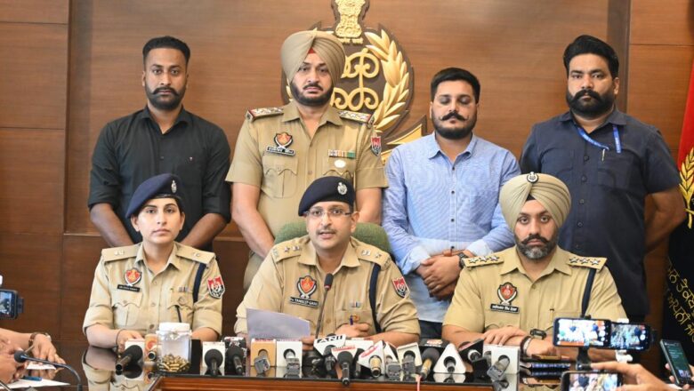 ਮੋਹਾਲੀ ਪੁਲਿਸ ਵੱਲੋ ਟਾਰਗੇਟ ਕਿਲਿੰਗ ਮਡਿਊਲ ਦਾ ਪਰਦਾਫਾਸ਼ ਕਰਦੇ ਹੋਏ 02 ਦੋਸ਼ੀ ਸਮੇਤ 90 ਰੋਂਦ 9 ਐਮ.ਐਮ. ਦੇ ਕਾਬੂ