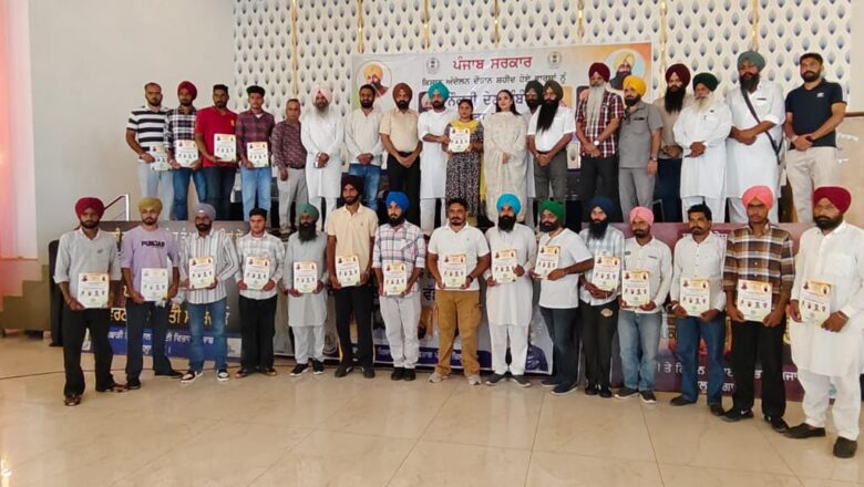 ਕਿਸਾਨ ਅੰਦੋਲਨ ਦੌਰਾਨ ਜਾਨਾਂ ਗਵਾਉਣ ਵਾਲੇ ਜ਼ਿਲ੍ਹਾ ਮੋਗਾ ਦੇ 20 ਕਿਸਾਨਾਂ ਦੇ ਵਾਰਸਾਂ ਨੂੰ ਨਿਯੁਕਤੀ ਪੱਤਰ ਵੰਡੇ