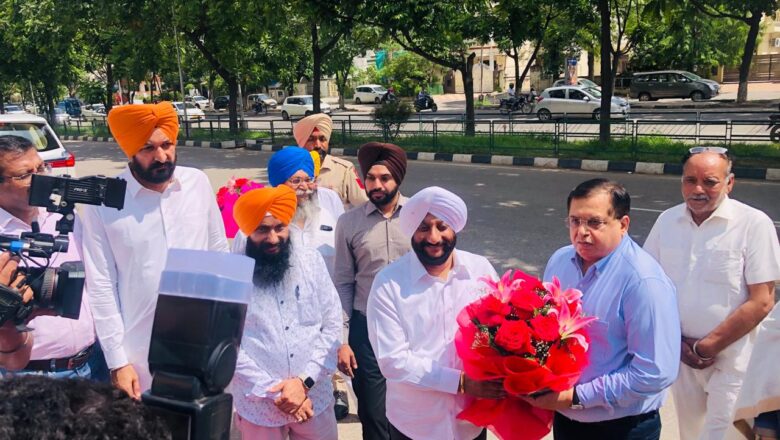 ਵਿਧਾਇਕ ਕੁਲਵੰਤ ਸਿੰਘ ਨੇ ਮੋਹਾਲੀ ਸ਼ਹਿਰ ਦੀ ਮਕੈਨੀਕਲ ਸਵੀਪਿੰਗ ਦੀ ਸ਼ੁਰੂਆਤ ਕਰਵਾਈ