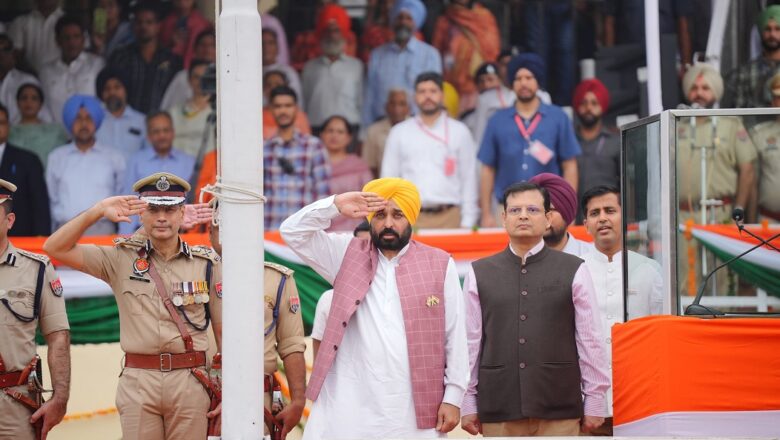 ਮੁੱਖ ਮੰਤਰੀ ਵੱਲੋਂ ਵਾਤਾਵਰਣ ਦੀ ਰਾਖੀ ਲਈ ਪੰਜਾਬੀਆਂ ਨੂੰ ਲੋਕ ਲਹਿਰ ਚਲਾਉਣ ਦਾ ਸੱਦਾ