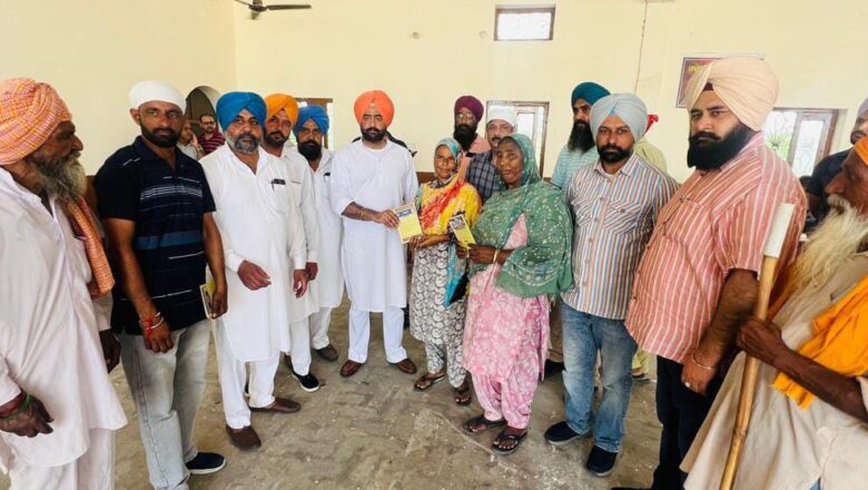 ਆਪ ਦੀ ਸਰਕਾਰ ਆਪ ਦੇ ਦੁਆਰ’ ਤਹਿਤ ਜਲਾਲਾਬਾਦ ਪੂਰਬੀ ਵਿਖੇ ਸਮੱਸਿਆਵਾਂ ਸੁਣਕੇ ਦਿੱਤੀਆਂ ਲੋਕਾਂ ਨੂੰ ਸਰਕਾਰੀ ਸੇਵਾਵਾਂ