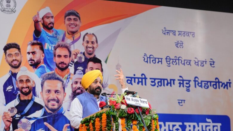 ਮੁੱਖ ਮੰਤਰੀ ਵੱਲੋਂ ਭਾਰਤੀ ਹਾਕੀ ਟੀਮ ਦੇ ਪੰਜਾਬੀ ਖਿਡਾਰੀਆਂ ਦਾ ਨਕਦ ਇਨਾਮਾਂ ਨਾਲ ਸਨਮਾਨ