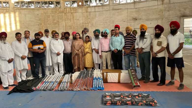 ਵਿਧਾਇਕਾ ਡਾਕਟਰ ਅਮਨਦੀਪ ਕੌਰ ਅਰੋੜਾ ਨੇ ਵੰਡੀਆਂ ਹਲਕਾ ਮੋਗਾ ਦੇ ਖਿਡਾਰੀਆਂ ਨੂੰ ਖੇਡ ਕਿੱਟਾਂ
