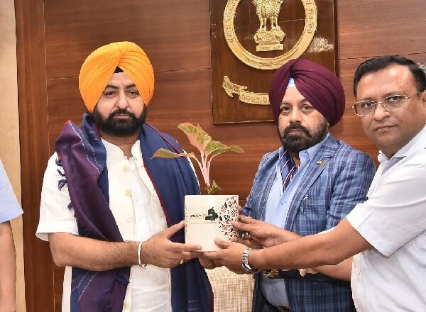 ਕਲੋਨਾਈਜ਼ਰਾਂ ਦੇ ਪੈਂਡਿੰਗ ਕੰਮਾਂ ਦੇ ਨਿਪਟਾਰੇ ਲਈ ਪਹਿਲੀ ਵਾਰ 16 ਅਕਤੂਬਰ ਨੂੰ ਲੱਗੇਗਾ ਵਿਸ਼ੇਸ਼ ਕੈਂਪ: ਹਰਦੀਪ ਸਿੰਘ ਮੁੰਡੀਆ