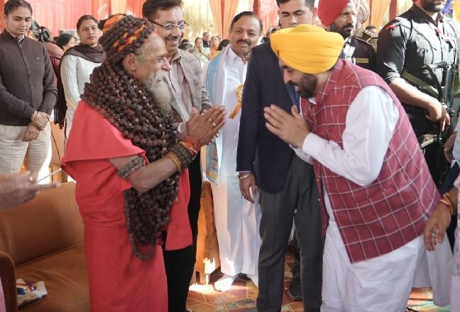 ਪੰਜਾਬ ਸਰਕਾਰ ਗੁਰੂਆਂ, ਪੀਰਾਂ ਤੇ ਸ਼ਹੀਦਾਂ ਦੇ ਪਾਏ ਪੂਰਨਿਆਂ ‘ਤੇ ਚੱਲ ਰਹੀ ਹੈ : ਭਗਵੰਤ ਮਾਨ