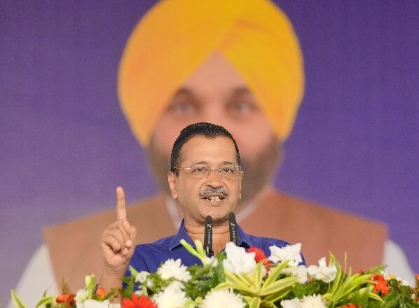 ਕੇਜਰੀਵਾਲ ਦੀ ਨਵੇਂ ਚੁਣੇ ਸਰਪੰਚਾਂ ਨੂੰ ਅਪੀਲ: ਪਿੰਡਾਂ ਦੇ ਵਿਕਾਸ ਲਈ ਪੈਸਾ ਸਮਝਦਾਰੀ ਨਾਲ ਖਰਚਿਆ ਜਾਵੇ