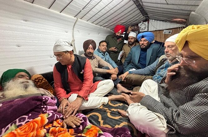 ਕਿਸਾਨਾਂ ਦੇ ਧਰਨੇ ‘ਚ ਪਹੁੰਚ ਗਏ ਪੰਜਾਬ ਸਰਕਾਰ ਦੇ ਅੱਠ ਮੰਤਰੀ