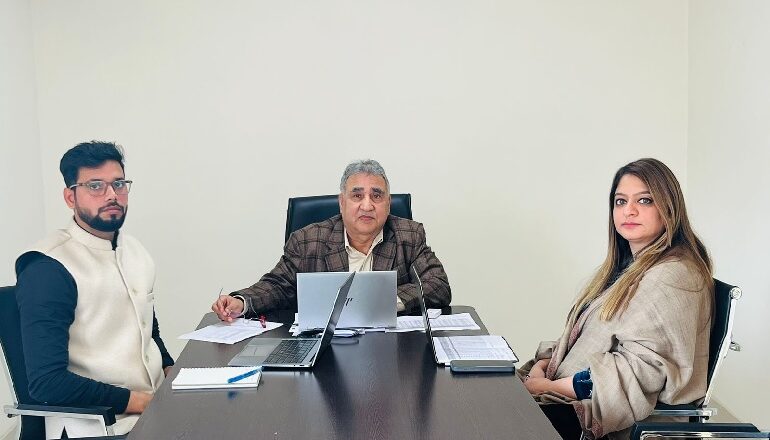 ਦਫਤਰਾਂ ‘ਚ ਆਲਸੀ ਅਧਿਕਾਰੀਆਂ ਨੂੰ ਹੋਵੇਗਾ ਪੰਜ ਹਜਾਰ ਜੁਰਮਾਨਾ