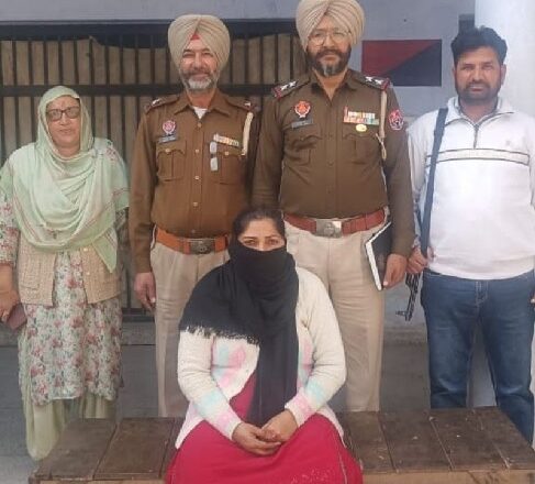 ਥਾਣੇਦਾਰਨੀ ਗੁਰਮੀਤ ਕੌਰ ਰਿਸ਼ਵਤ ਲੈਂਦੀ ਕਾਬੂ