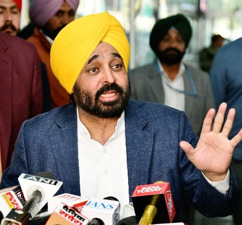 ਭਗਵੰਤ ਮਾਨ ਪਹੁੰਚ ਗਏ ਡਿਪੋਰਟ ਹੋਇਆਂ ਨੂੰ ਲੈਣ ਅੰਮ੍ਰਿਤਸਰ