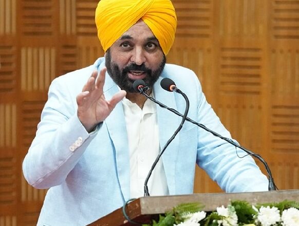 ਕਿਸਾਨ ਮਰਨ ਵਰਤ ‘ਤੇ ਬੈਠੇ ਨੇ ਤੇ ਸਿਆਸੀ ਆਗੂ ਆਨੰਦ ਮਾਣ ਰਹੇ ਹਨ : ਭਗਵੰਤ ਮਾਨ