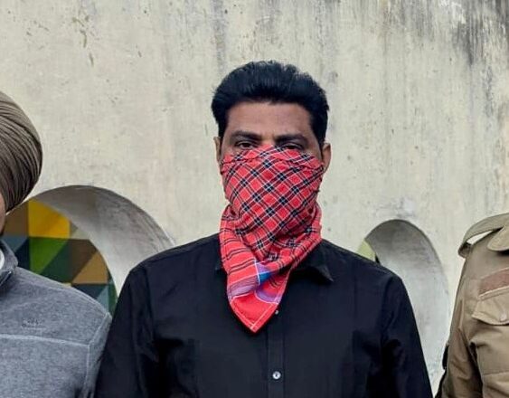 ਠੱਗੀਆਂ ਮਾਰਨ ਵਾਲੇ ਨਕਲੀ ਸਰਕਾਰੀ ਅਧਿਕਾਰੀ ਨੂੰ ਕੀਤਾ ਕਾਬੂ