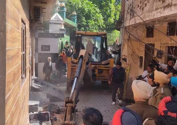 ਢਾਹ ਦਿੱਤਾ ਨਸ਼ਾ ਵੇਚਣ ਵਾਲੇ ਦਾ ਘਰ