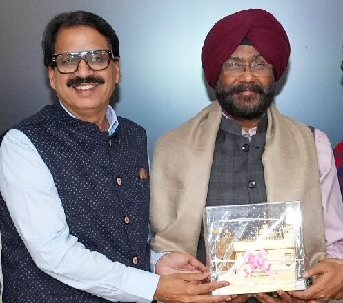 ਮਾਲਵਿੰਦਰ ਸਿੰਘ ਜੱਗੀ ਨੂੰ ਸੇਵਾਮੁਕਤੀ ਦੀ ਪੂਰਵ ਸੰਧਿਆ ਮੌਕੇ ਲੋਕ ਸੰਪਰਕ ਵਿਭਾਗ ਵੱਲੋਂ ਨਿੱਘੀ ਵਿਦਾਇਗੀ