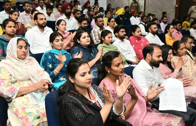 ਨਵੀਆਂ ਨੌਕਰੀਆਂ ਨਾਲ ਅਧਿਆਪਕ ਹੋ ਗਏ ਬਾਗੋ ਬਾਗ