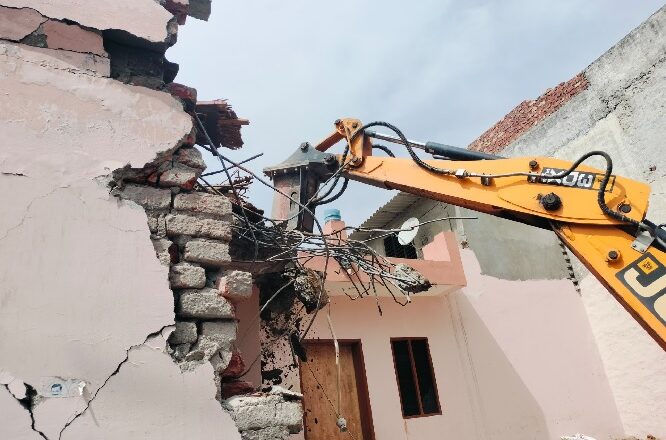 ਮਾਡਲ ਹਾਊਸ ’ਚ ਨਸ਼ੀਲੇ ਪਦਾਰਥਾਂ ਦੇ ਤਸਕਰਾਂ ਦੀ ਗੈਰ-ਕਾਨੂੰਨੀ ਉਸਾਰੀ ਢਾਹੀ