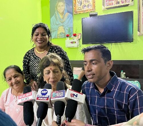 मुंबई से आयी समाजसेवी बहन सरिता आहूजा का मालवा न्यूज़ के पत्रकार दीपक कुमार की ओर राजपुरा पधारने पर हार्दिक स्वागत है