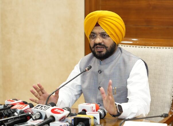 ਜੇ ਬਿੱਟੂ ਵਿੱਚ ਇੰਨੀ ਹਿੰਮਤ ਸੀ ਤਾਂ ਇਸ ਚੋਣ ਵਿੱਚ ਆਪਣੇ ਪਰਿਵਾਰ ‘ਚੋਂ ਕਿਸੇ ਨੂੰ ਖੜ੍ਹਾ ਕਿਉਂ ਨਹੀਂ ਕੀਤਾ? – ਤਰੁਣਪ੍ਰੀਤ ਸੌਂਧ