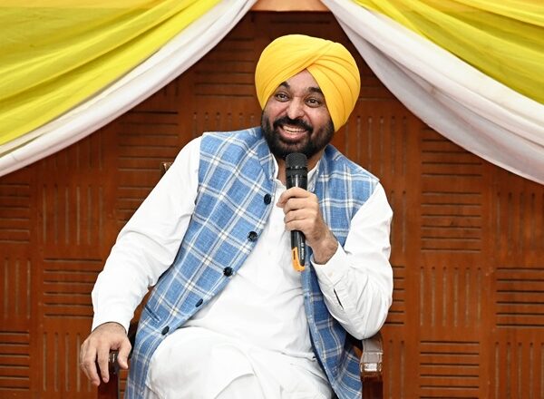 ਸੂਬੇ ਲਈ ਇਤਿਹਾਸਕ ਪਲ: ਮੁੱਖ ਮੰਤਰੀ ਵੱਲੋਂ 54,422 ਨੌਜਵਾਨਾਂ ਨੂੰ ਸਰਕਾਰੀ ਨੌਕਰੀਆਂ ਦੇਣ ਦੀ ਪ੍ਰਕਿਰਿਆ ਮੁਕੰਮਲ