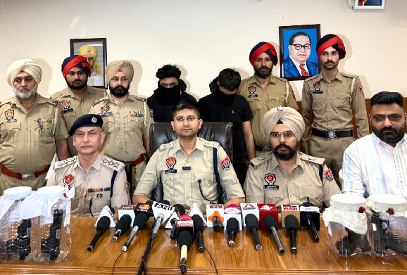 ਪਾਕਿ-ਸਮਰਥਿਤ ਹਥਿਆਰ ਤਸਕਰੀ ਮਾਡਿਊਲ ਦਾ ਪਰਦਾਫਾਸ਼; ਛੇ ਆਧੁਨਿਕ ਪਿਸਤੌਲਾਂ ਸਮੇਤ ਦੋ ਗ੍ਰਿਫ਼ਤਾਰ