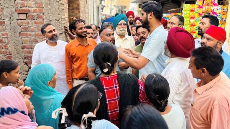 ਵਿਧਾਇਕ ਸ਼ੈਰੀ ਕਲਸੀ ਨੇ ਦਹਾਕਿਆਂ ਤੋਂ ਗਲੀਆਂ ਤੋਂ ਸੱਖਣੇ ਲੋਕਾਂ ਦੀ ਲਈ ਸਾਰ-ਵਾਰਡ ਨੰਬਰ 13 ਵਿਖੇ ਨਵੀਆਂ ਗਲੀਆਂ ਦਾ ਕੰਮ ਸ਼ੁਰੂ ਕਰਵਾਇਆ