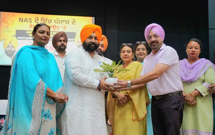 ਸਿੱਖਿਆ ਮੰਤਰੀ ਹਰਜੋਤ ਸਿੰਘ ਬੈਂਸ ਵੱਲੋਂ ਸਿੱਖਿਆ ਮਿਆਰ ਉੱਚੇ ਚੁੱਕਣ ਲਈ ਅਧਿਆਪਕਾਂ ਨਾਲ ਸੰਵਾਦ