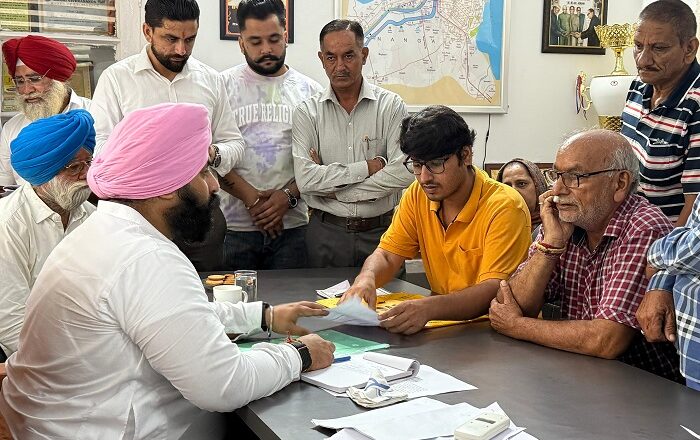 ਹਫਤਾਵਾਰੀ ਲੋਕ ਮਿਲਣੀ ਪ੍ਰੋਗਰਾਮ ਵਿੱਚ ਹਰ ਐਤਵਾਰ ਸੈਂਕੜੇ ਮੁਸ਼ਕਿਲਾਂ ਦਾ ਹੋ ਰਿਹਾ ਨਿਪਟਾਰਾ