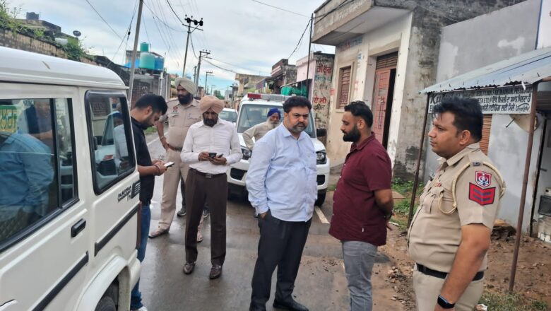 ਐਸਡੀਐਮ ਗੜ੍ਹਸ਼ੰਕਰ ਸੰਜੀਵ ਕੁਮਾਰ ਨੇ ਚੋਆ ਤੋਂ ਪ੍ਰਭਾਵਿਤ ਪਿੰਡਾਂ ਦਾ ਕੀਤਾ ਦੌਰਾ